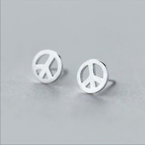 Sterling Silver Peace Sign stud earrings ✌🏻❤️🙂